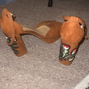 Brown flower embroidery heels